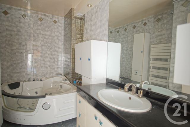 Appartement F4 à vendre - 4 pièces - 109.78 m2 - CHOISY LE ROI - 94 - ILE-DE-FRANCE - Century 21 Acv