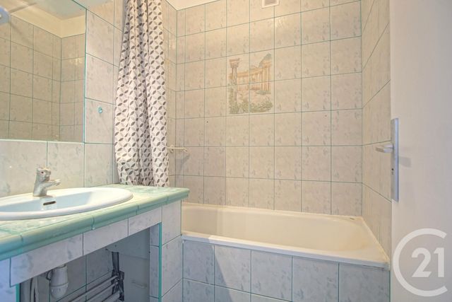Appartement F2 à vendre - 2 pièces - 46.73 m2 - CHOISY LE ROI - 94 - ILE-DE-FRANCE - Century 21 Acv
