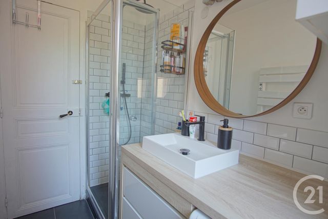 Appartement F2 à vendre - 2 pièces - 37.91 m2 - CHOISY LE ROI - 94 - ILE-DE-FRANCE - Century 21 Acv