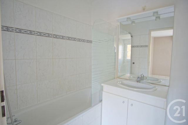 Appartement F2 à vendre - 2 pièces - 48.33 m2 - CHOISY LE ROI - 94 - ILE-DE-FRANCE - Century 21 Acv