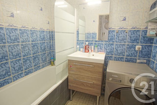 Appartement F2 à vendre - 2 pièces - 52.54 m2 - CHOISY LE ROI - 94 - ILE-DE-FRANCE - Century 21 Acv