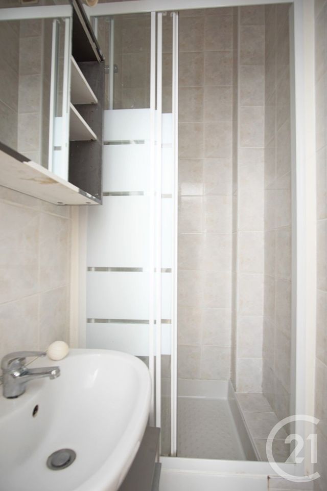 Afficher la photo en grand Appartement F3 à vendre - 2 pièces - 41.76 m2 - CHOISY LE ROI - 94 - ILE-DE-FRANCE - Century 21 Acv