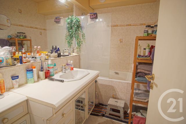 Appartement F2 à vendre - 2 pièces - 53.92 m2 - CHOISY LE ROI - 94 - ILE-DE-FRANCE - Century 21 Acv