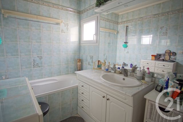 Appartement F4 à vendre - 4 pièces - 82.79 m2 - CHOISY LE ROI - 94 - ILE-DE-FRANCE - Century 21 Acv