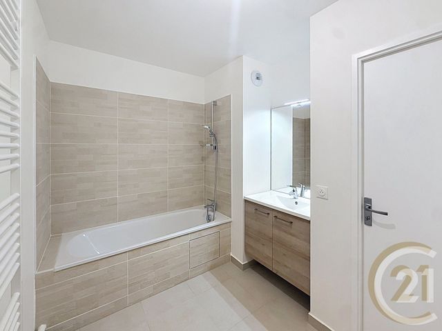 Appartement F3 à vendre - 3 pièces - 60.02 m2 - CHOISY LE ROI - 94 - ILE-DE-FRANCE - Century 21 Acv